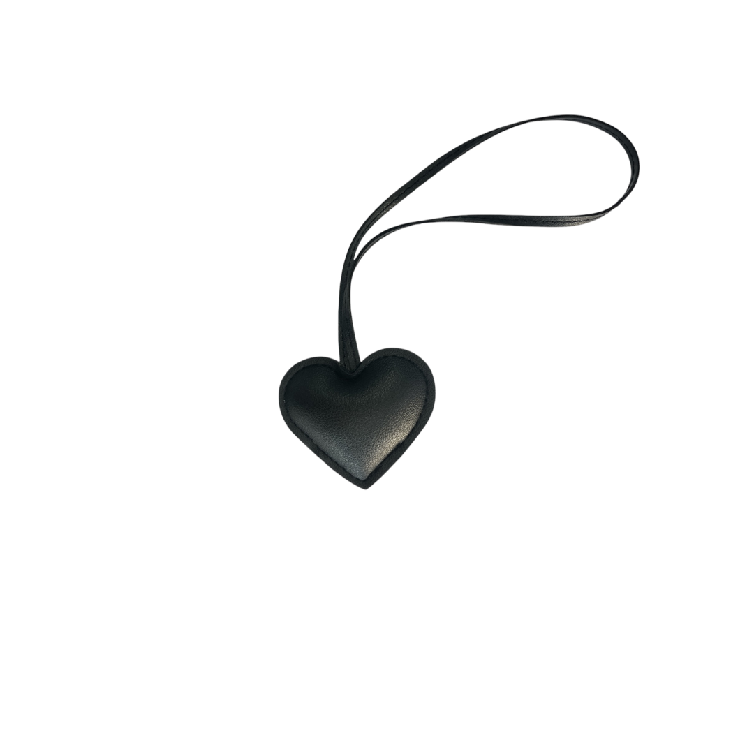 BLACK SMALL HEART CHARM